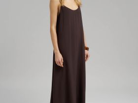 Свободное платье миди на бретелях