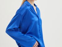 Блузка с v-образным вырезом свободного силуэта