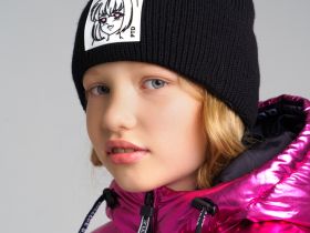 Шапка вязаная с отворотом для девочки