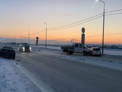 С разницей в несколько часов на Намском тракте в Якутске произошло два ДТП