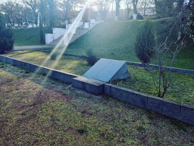 Братская могила воинов Красной Армии, моряков Черноморского флота и мирных жителей