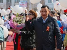 Фоторепортаж: трудовые династии и заслуженных работников Якутии чествовали 1 мая