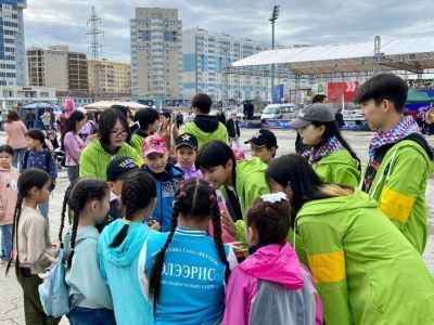 Конкурсы, игры и мастер-классы для детей организовали на Комсомольской площади Якутска