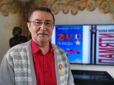 Писатель Валентин Егоров представил школьникам издания «ZOV Победы» и «Белая книга Памяти»