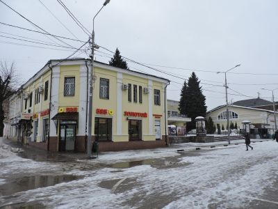 Здание театра, где выступали в 1918 г. Крупская Надежда Константиновна, в 1924 г. - Калинин Михаил Иванович, в 1925 г. - Луначарский Анатолий Васильевич