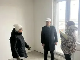 Виктор Романов проверил строительство двух школ, школы и детсада в Звездном