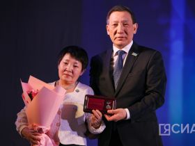 Государственные награды вручили работникам культуры Якутии