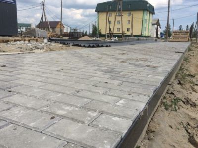 В якутском селе начали укладку вибропрессованной тротуарной плитки от местного производителя