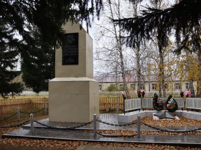 Памятник воинам-землякам, погибшим на фронтах Великой Отечественной войны