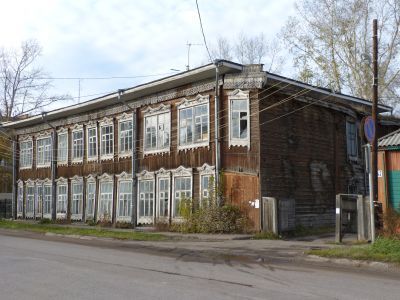 Здание училища (дерево)