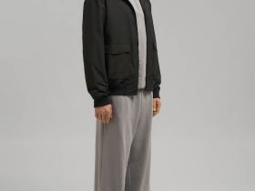 Ветровка-бомбер со съемным капюшоном