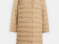 Утепленное пальто с капюшоном