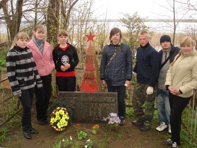 Братская могила советских патриотов, расстрелянных  фашистами в 1944 г.