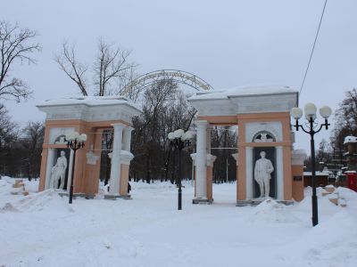 Ворота у входа в центральный парк культуры и отдыха