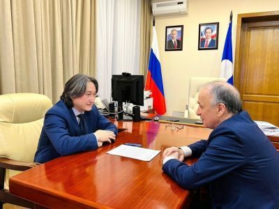 Джулустан Борисов и Асламбек Гермаханов обсудили усиление геологической изученности Якутии