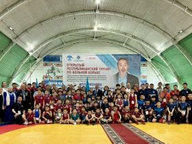 В Оленьке прошел республиканский турнир для юных борцов, посвященный памяти тренера