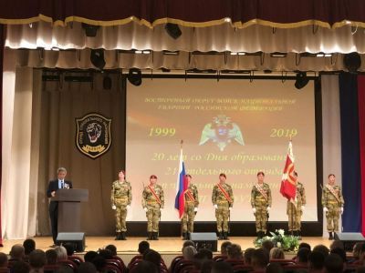 Отец Айуола Семенова Виктор Семенов принял участие в торжествах в честь 20-летия отряда «Тайфун»