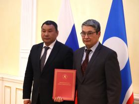 В Якутске презентовали книгу о Гавриле Никифорове — Манньыаттаах уола