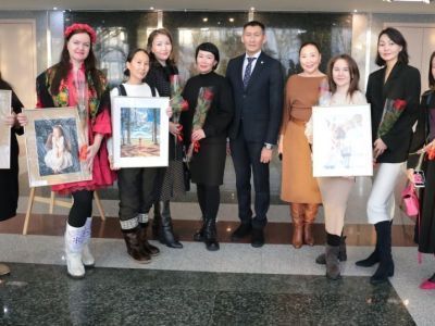 Во Дворце культуры «Алмаз» проходит фотовыставка «Камера, свет, мамы!»