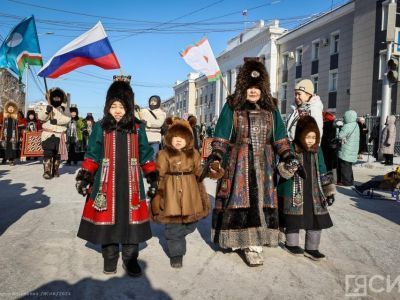 1700 человек прошлись в национальных костюмах по центру Якутска