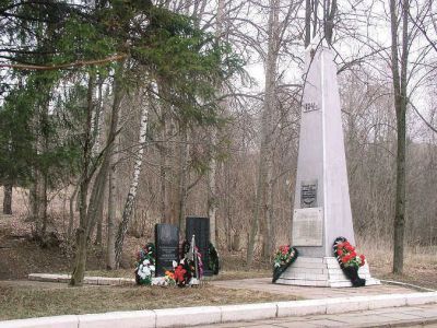 Братская могила советских воинов