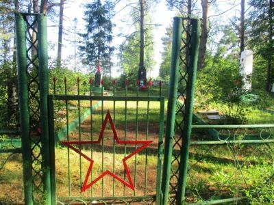 Воинское кладбище, где похоронены воины Советской Армии, погибшие в период Великой Отечественной войны 1941-1945 гг.