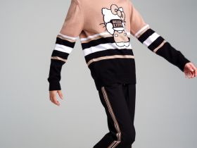 Свитер трикотажный для девочек