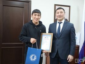 «Бороться как лев»: чемпиона первенства Европы Льва Павлова чествовали в Минспорте Якутии