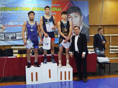 Борцы выявили лучших на турнире Анатолия Константинова