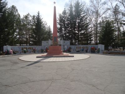 Памятник воинам-землякам, погибшим в боях за Родину в 1941-1945 гг.