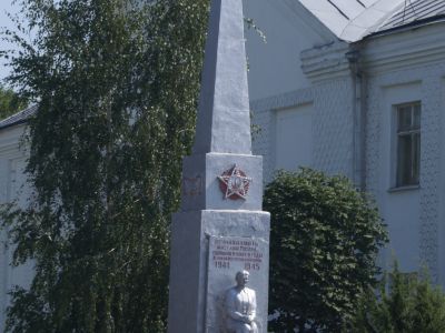 Обелиск боевой славы советским воинам, погибшим в 1941-1945 гг. на фронтах Великой Отечественной войны