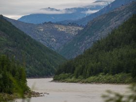 Река Индигирка. Через Ущелье Восторга и Восхищения! Маршрут: п. Усть-Нера - с. Хонуу