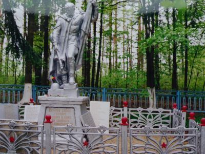 Братская могила с захоронением воинов, погибших в боях в период Великой Отечественной войны 1941—1945 гг.