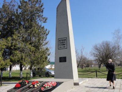 Памятный знак, установленный в честь освобождения хутора от фашистских оккупантов