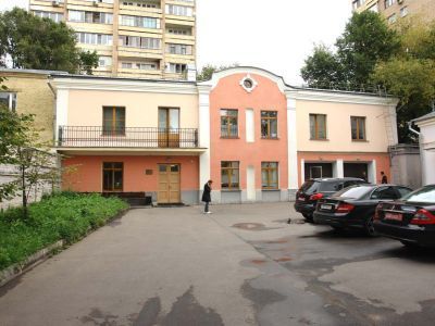 Служебный флигель