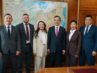 Айсен Николаев встретился с командой — победителем конкурса «Лидеры России»