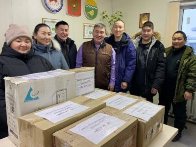 В Вилюйском и Эвено-Бытантайском районах Якутии работники ЖКХ собрали гумпомощь для участников СВО