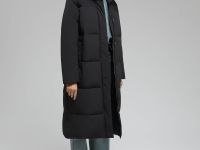 Утепленное стеганое пальто с капюшоном