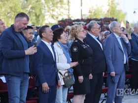 В Якутске провели концерт «Наши маяки», посвящённый Героям России