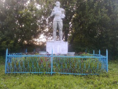 Братская могила 19 советских воинов, погибших в 1943 г. в боях с немецко-фашистскими захватчиками