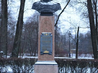 Памятник Богданову С. И., дважды Герою Советского Союза