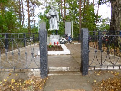 Братская могила воинов Советской Армии, погибших в 1944 г.