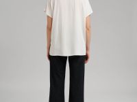 Свободная блузка с v-вырезом