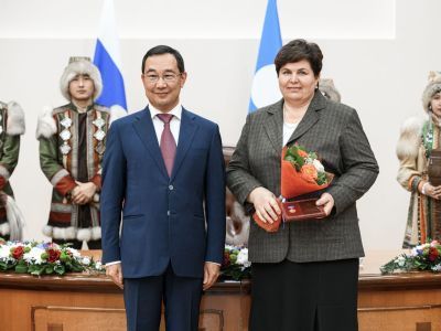 За вклад в развитие республики. Айсен Николаев вручил якутянам государственные награды