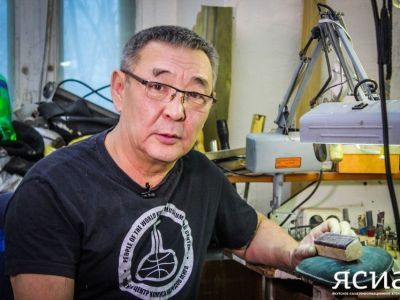 Горячие хомусы. Знаменитый Мындыр Уус показал, как создается варган