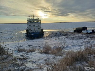 В Минтрансе Якутии сообщили, когда завершатся паромные перевозки по Лене