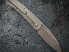 Складной нож Artisan Centauri, сталь дамаск, рукоять черный карбон/титан