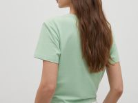 Футболка с узлом