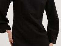 Платье с широкими рукавами