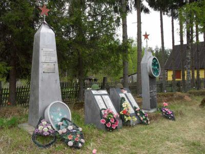 Воинское кладбище, где похоронены воины Советской Армии, погибшие в декабре 1941 года при освобождении п. Дачный